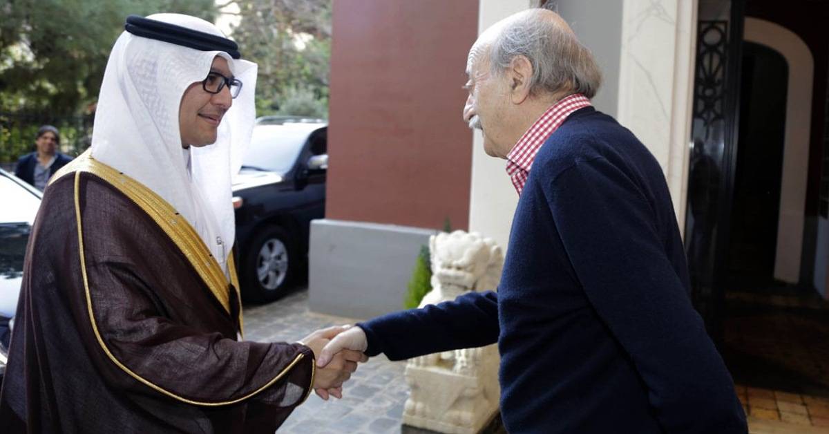 البخاري بعد لقائه جنبلاط: الحلول تأتي من داخل لبنان وليس من الخارج