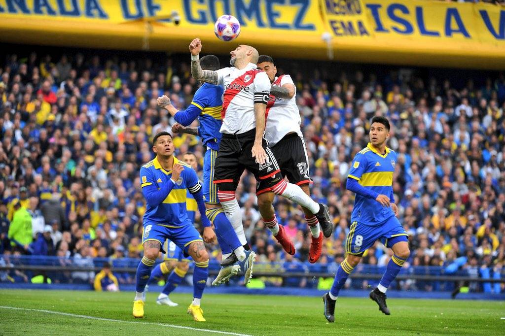 كلاسيكو الأرجنتين: 7 بطاقات حمراء واشتباكات في فوز ريفر بليت على بوكا جونيورز