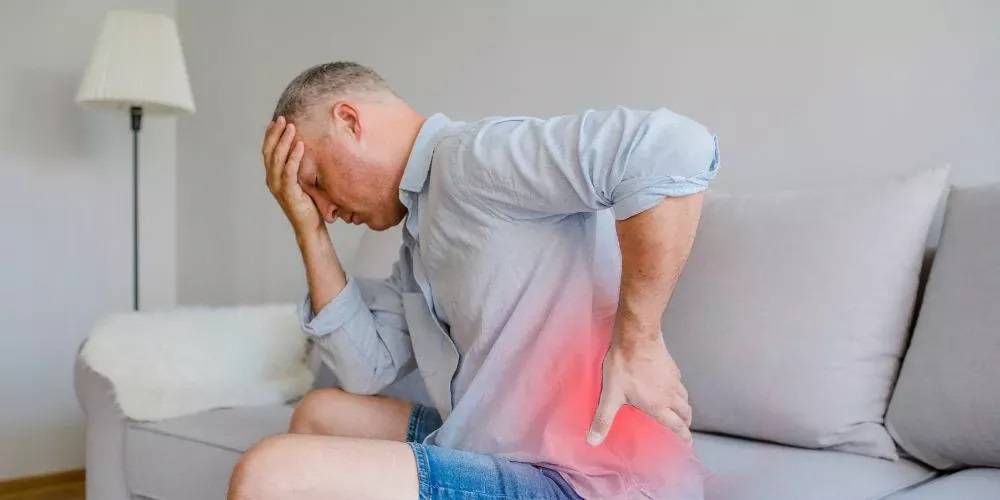 خبر سار لمن يعانون من آلام أسفل الظهر المزمنة.. علاج واعد قد يخلّصكم منها