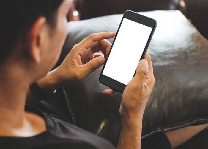 إدمان تصفح الهاتف يجعلكَ عرضة لـ 8 حالات صحيّة