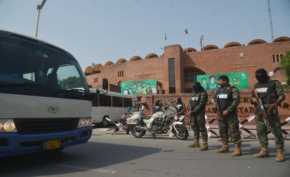بعد اعتقال عمران خان
 الجيش ينتشر في العاصمة واعتقال قيادات بارزة في "إنصاف"