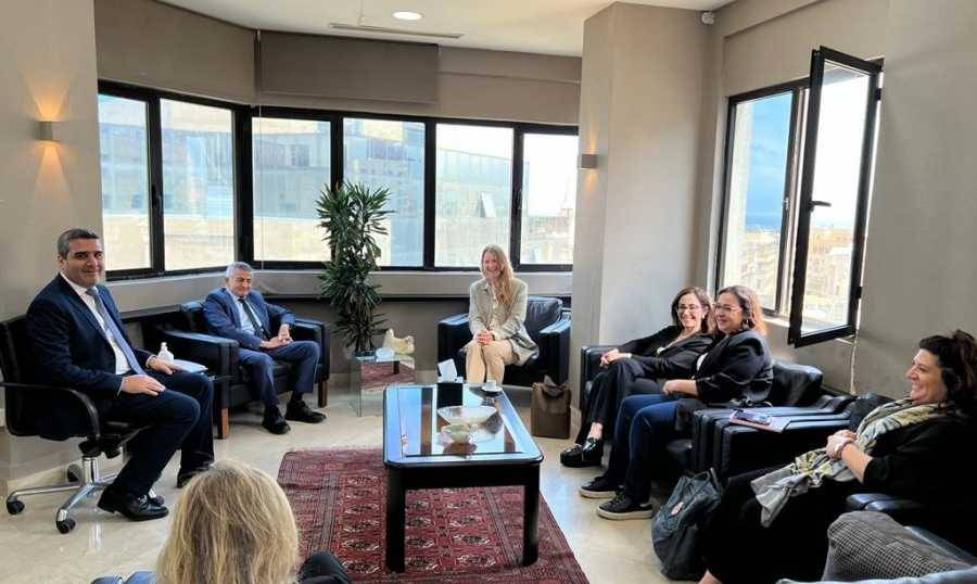 الخليل التقي وفد الامم المتحدة وعرض
لاهمية انتظام العمل في الإدارة العامة