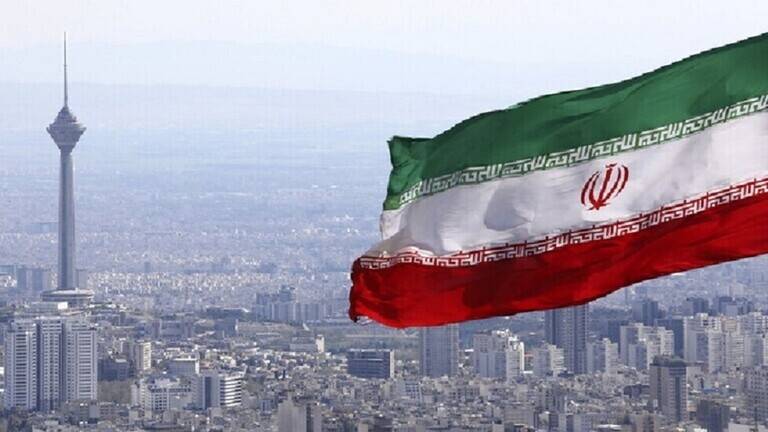 حاكم مصرف إيران المركزي: نعقد مؤتمرا دوليا للتخلي عن الدولار