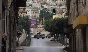 الجيش "الإسرائيلي" يقتحم نابلس ويحاصر منزلاً