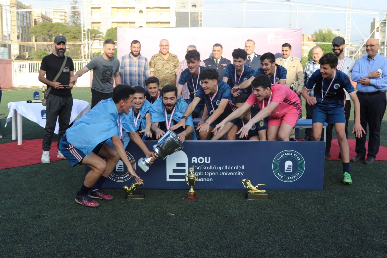 جامعة AOU تختتم بطولتها المدرسية
وتكرّم العهد والنجمة ونجوم اللعبة الشعبية
