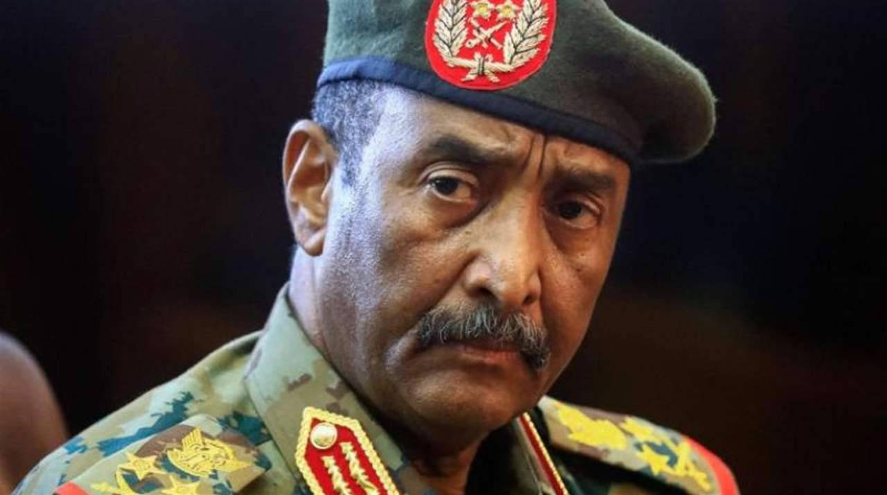 البرهان يُقيل وزير الداخلية السوداني