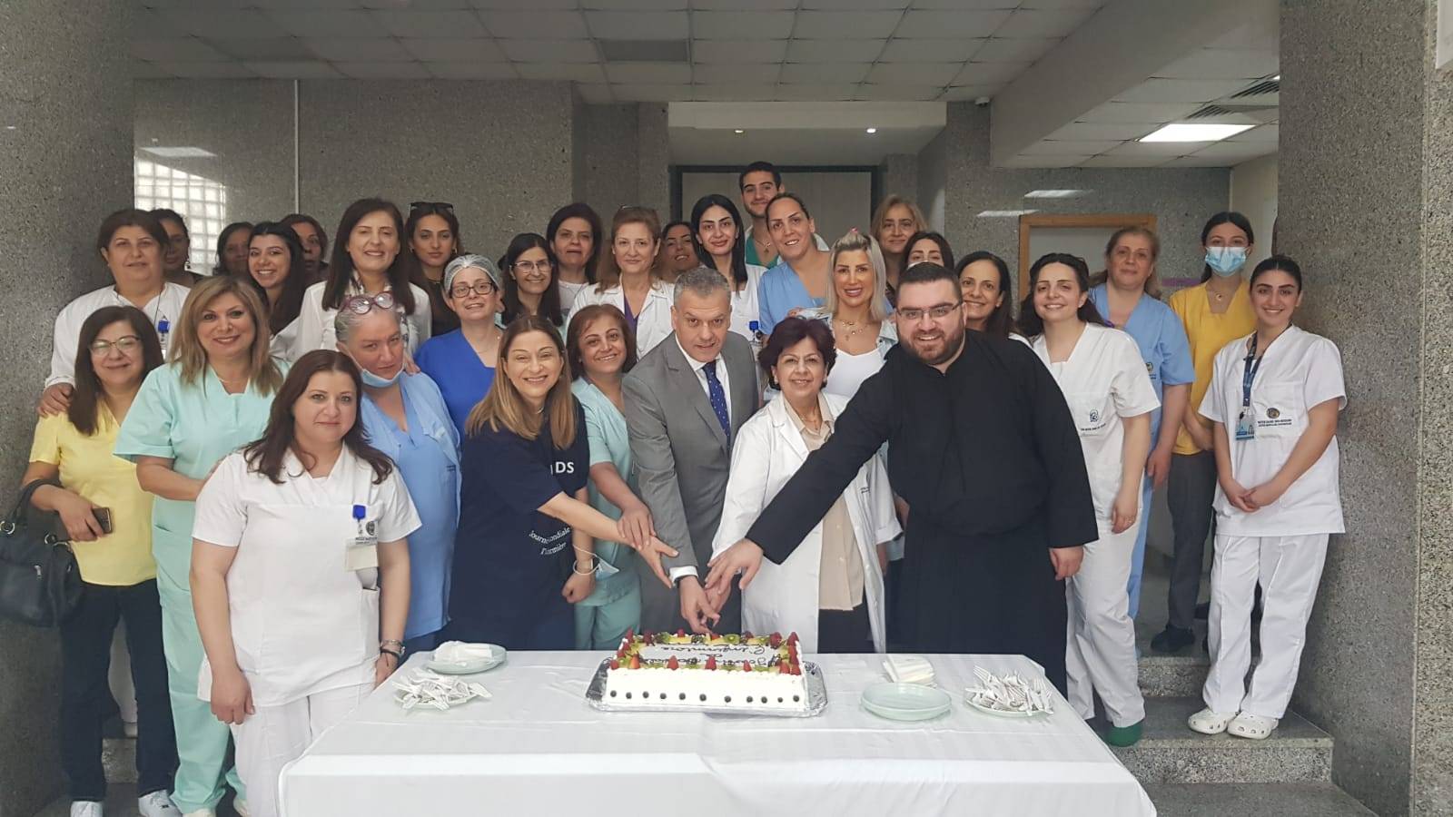 قدّاس على نيّة الطّاقم التّمريضي في مستشفى سيّدة المعونات الجامعي