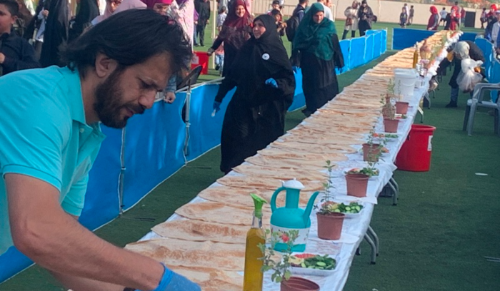 مهرجان الالبان والاجبان الاول في لبنان
وتحضير أكبر "سندويش" لبنة
