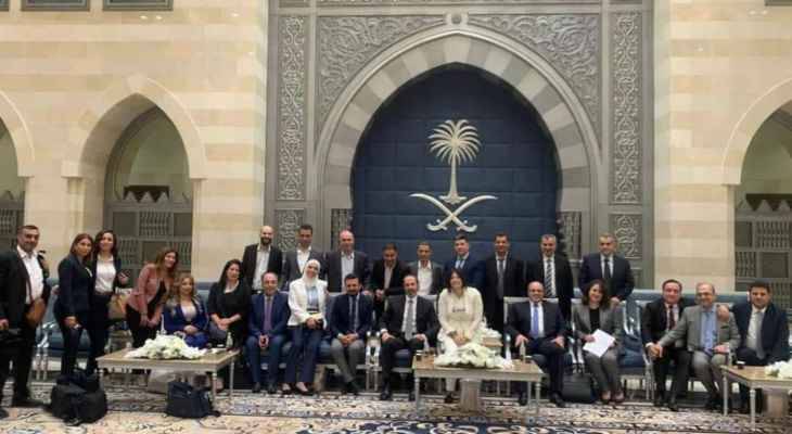 وفد سوري رسمي وصل إلى جدة للمشاركة بالاجتماعات التحضيرية لقمة الجامعة العربية