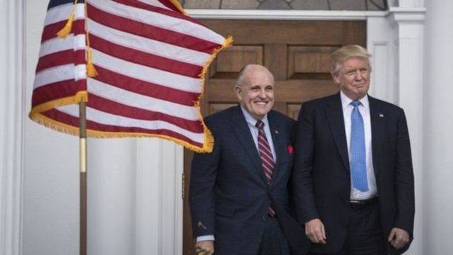 فضيحة تلاحق المحامي السابق لترامب