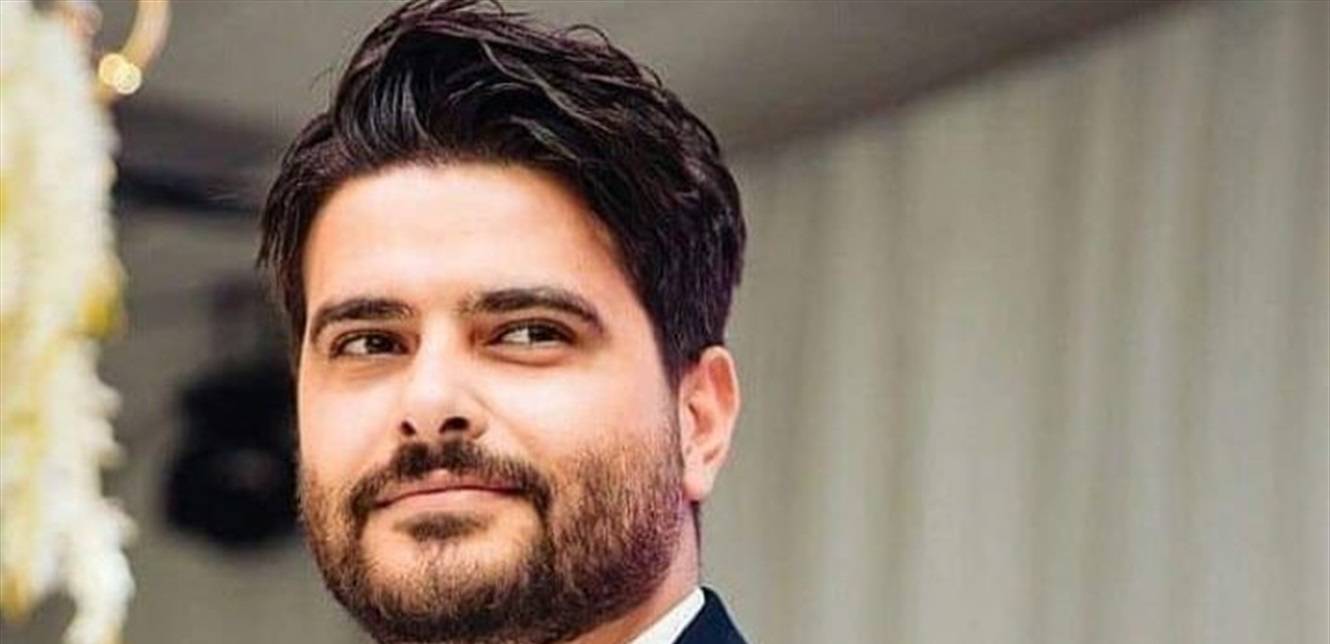 والدة ناصيف زيتون تفاجئه خلال حفله في السويد.. بكت بشدة!