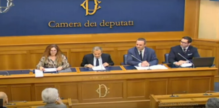 باسيل من إيطاليا: هجرة المسيحيين تهدد الشرق كما الغرب وتهدد فكرة العيش معاً
أزمة النزوح باتت تشكل تهديداً مباشراً على وجود الكيان اللبناني أرضاً وشعباً