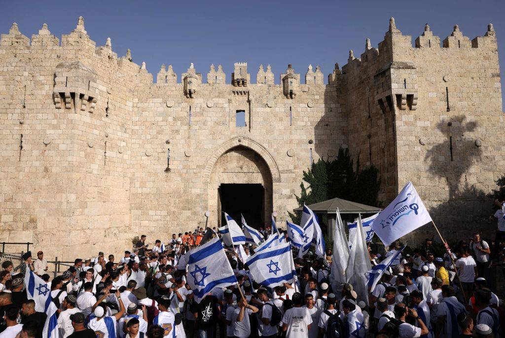 بدء تجمع المستوطنين في البلدة القديمة ومحيطها تمهيداً لانطلاق مسيرة الأعلام