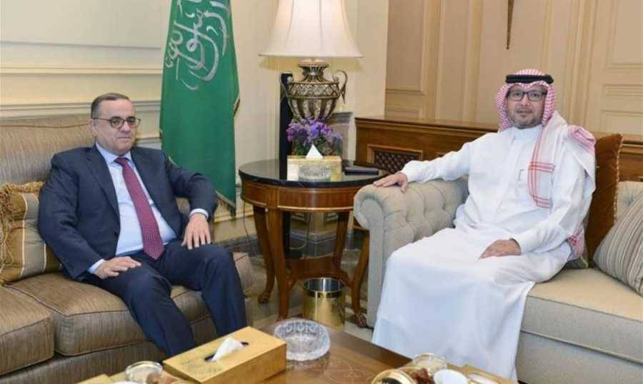 عرض الأوضاع العامة مع نصار وراي
بخاري استقبل البيسري وسفير الفاتيكان
