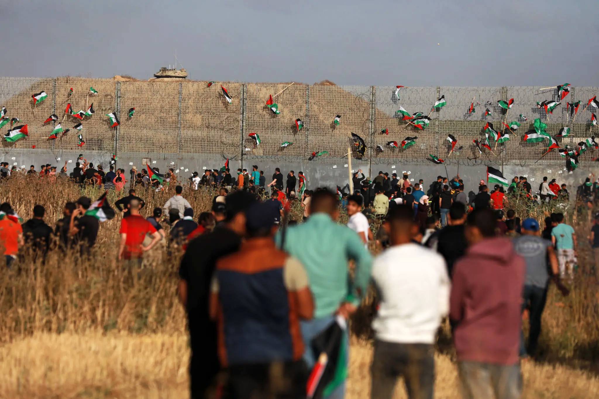 «الكنيست» يقر حظر رفع العلم الفلسطيني...
«مسيرة الاعلام»: اعتداءات واستفزازات واقتحامات والمقاومة ترد في الخليل