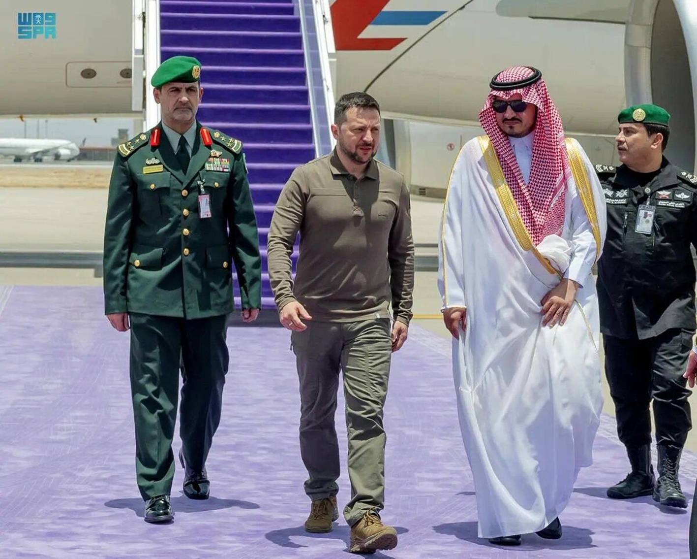 «قمة العودة»...عربية بنكهة عالمية... الاسد وزيلنسكي نجما جدة
بن سلمان: لن نسمح بأن تتحول منطقتنا إلى ميادين للصراعات
الاسد: فرصة تاريخية لترتيب اوضاعنا وسوريا قلب العروبة...