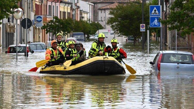 الفيضانات تجبر رئيسة الوزراء الإيطالية على مغادرة قمة السبع