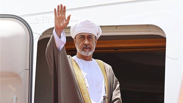 ما سبب الزيارة المفاجئة لسلطان عمان إلى مصر بعد غيابه عن القمة العربية؟