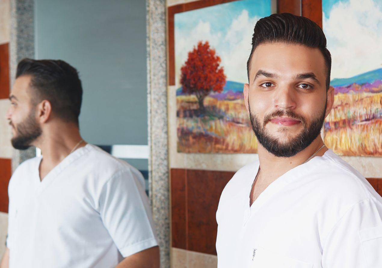 الدكتور محمد جمعان يتصدر قائمة الأطباء العرب في تجميل الأسنان