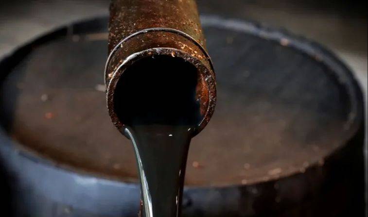 النفط يوسع مكاسبه مع ارتفاع الطلب
