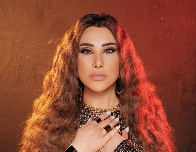بالصور - إنجاز لم يسبقها إليه أي فنان عربي آخر.. هذا ما حقّقته نجوى كرم في أقلّ من 24 ساعة على طرح ألبوم "كاريزما" كاملا