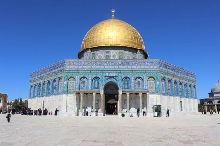 نحنُ الى القدس أقربُ وهم عنها أبعدُ