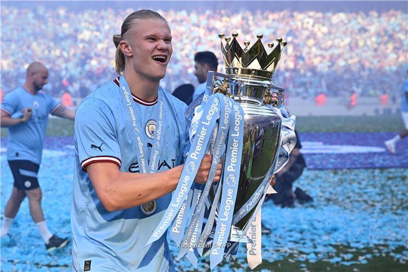 لاعب الموسم.. هالاند التاريخي
يدخل تاريخ "البريميرليغ" بجائزتين