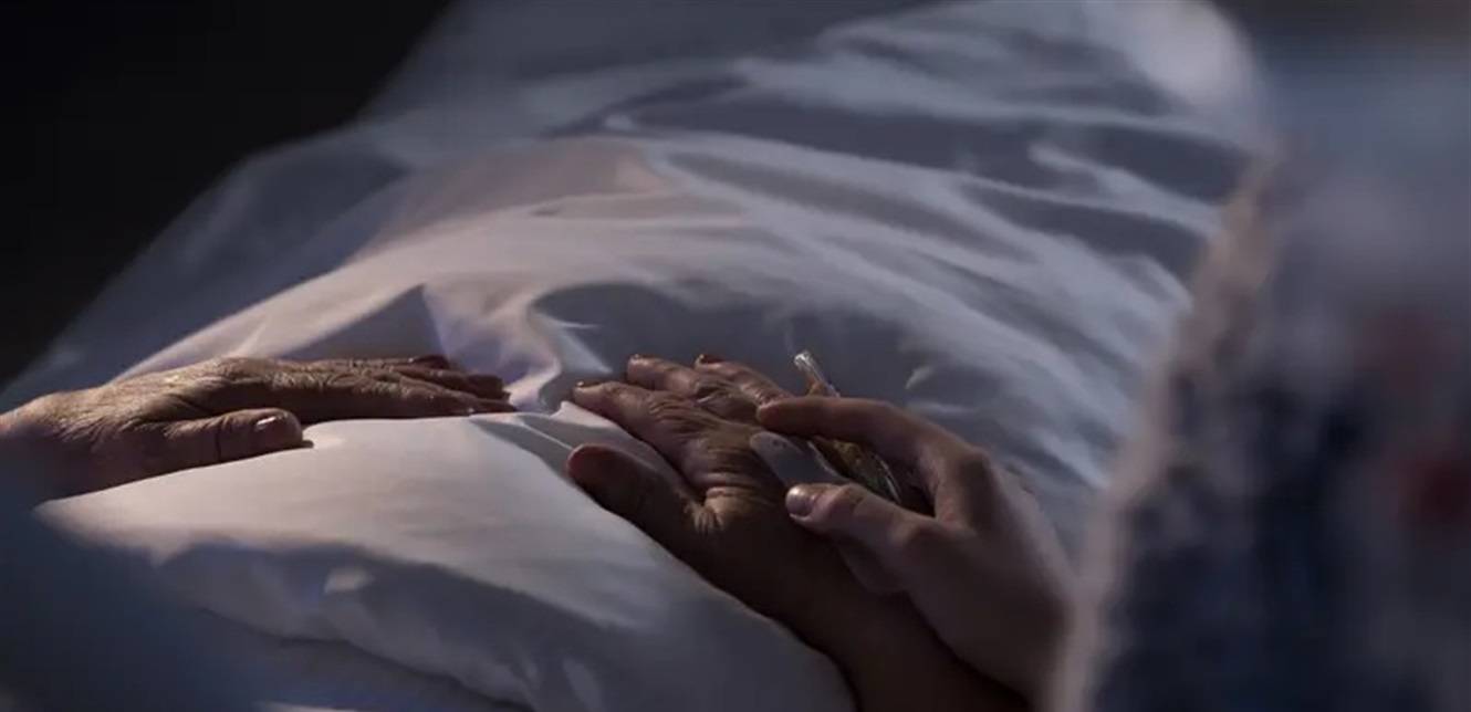 عن عمر يناهز 65 عاما.. وفاة فنان شهير بعد صراع مع المرض
