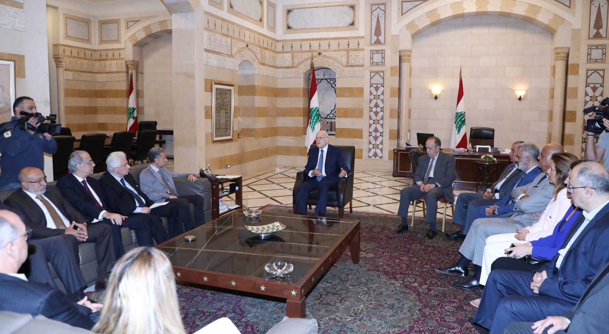 وفد "لقاء مُستقلّون من أجل لبنان": مدماك الإصلاح يبدأ بقانون انتخاب عصري
لتشكيل وفد وزاري لبدء الحوار مع سوريا في ملف النازحين