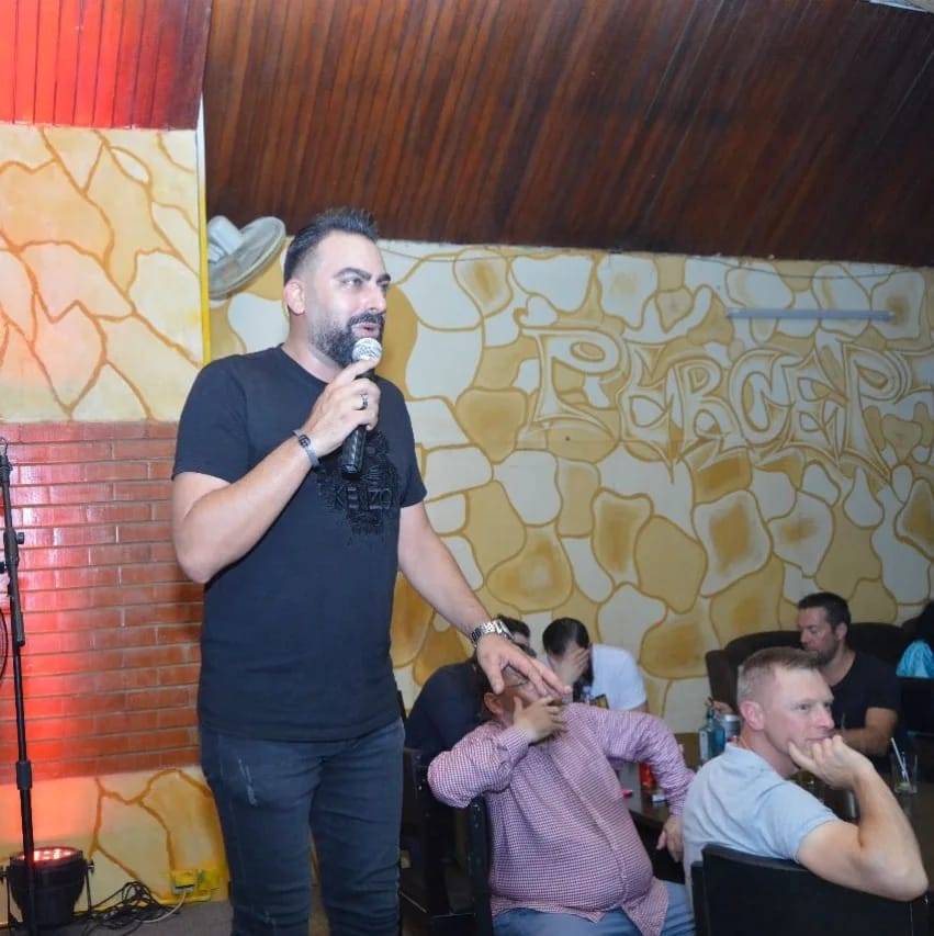 شادي نادر يحيي حفلاً مميزاً بحضور جمهور كبير من جنسيات مختلفة