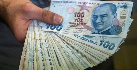 الليرة التركية تهوي لمستوى تاريخي أمام الدولار