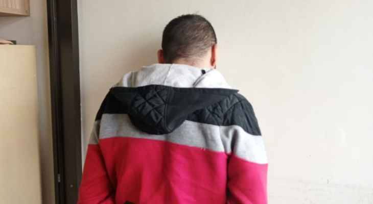 توقيف مطلوب بجرائم محاولة قتل وسرقة وتجارة أسلحة