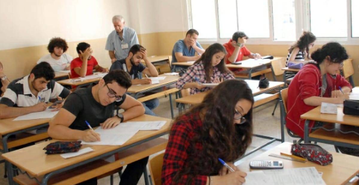 متعاقدو الأساسي يلوّحون بتعليق المشاركة في الامتحانات الرسمية