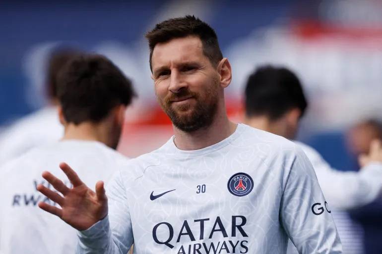 هل استسلم برشلونة أمام الهلال في صراع ميسي؟