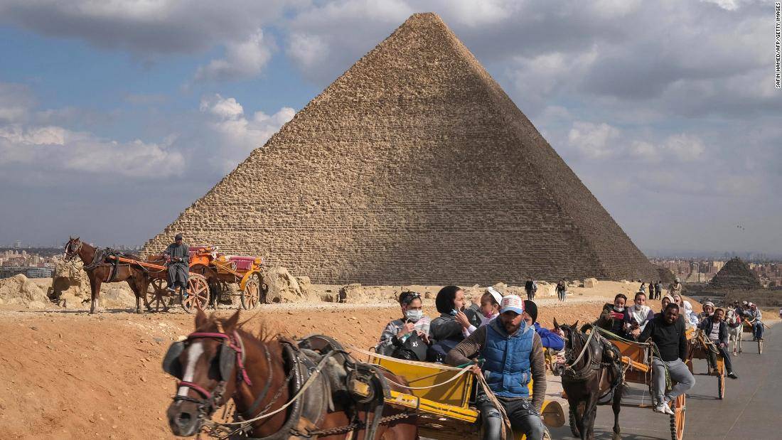 كم بلغت قيمة إيرادات السياحة المصرية خلال الـ 10 سنوات الماضية؟