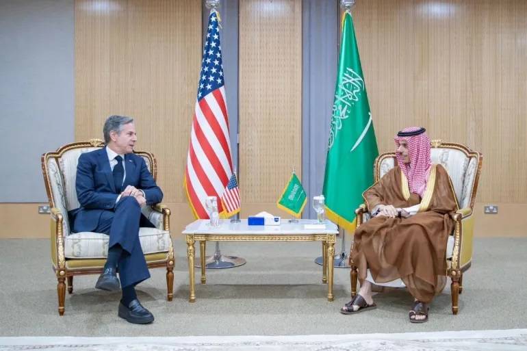بلينكن وبن فرحان يتعهدان بمواصلة التعاون لجلب الاستقرار للمنطقة