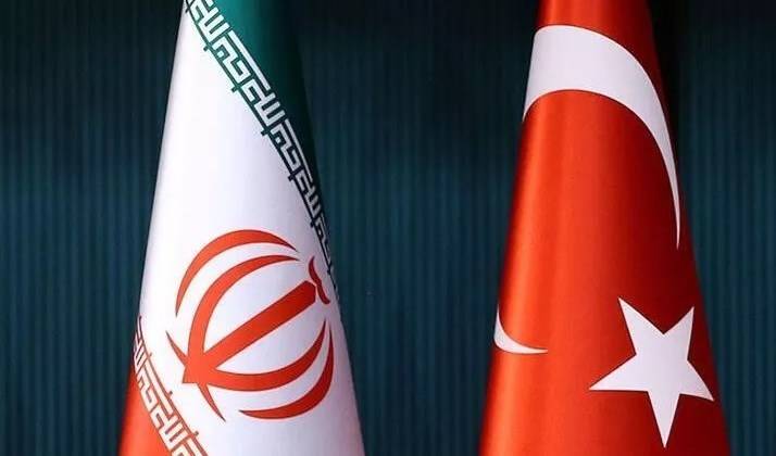 إيران وتركيا تؤكدان ضرورة تعزيز التعاون العسكري بينهما