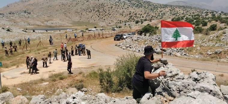 توتر كبير في كفرشوبا بين الأهالي وجنود العدو وعناصر الجيش اللبناني تتخذ مواقع قتالية