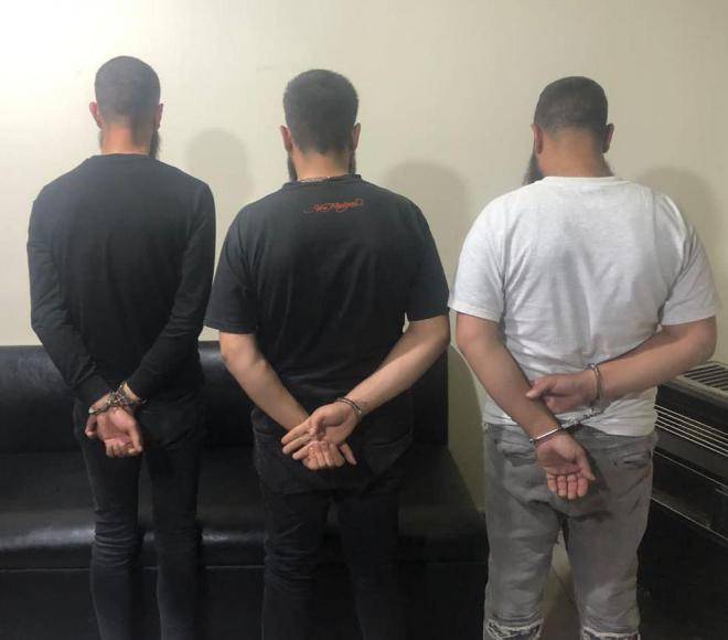 اشتُبه بهم فوقعوا في قبضة عناصر حاجز ضهر البيدر... وهذا ما ضبط معهم