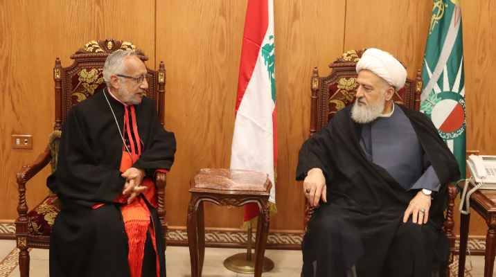 الخطيب وميناسيان تباحثا
في الشؤون الوطنيّة والدينيّة