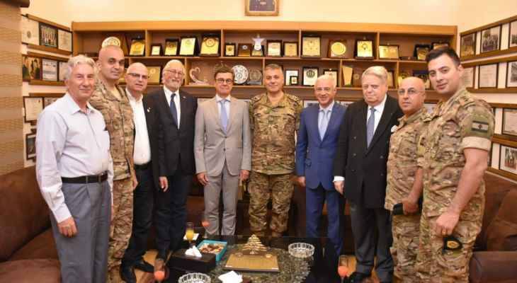 سفير بلجيكا اطّلع في المستشفى العسكري
على أجهزة طبيّة تبرّعت بها "روتاري" بلجيكا