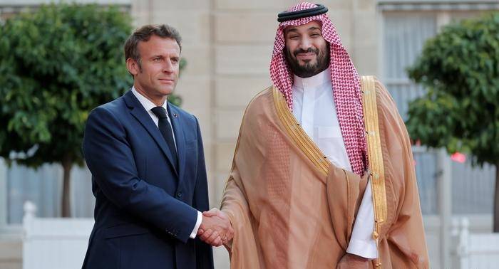 محمد بن سلمان يتوجّه إلى فرنسا في زيارة رسمية