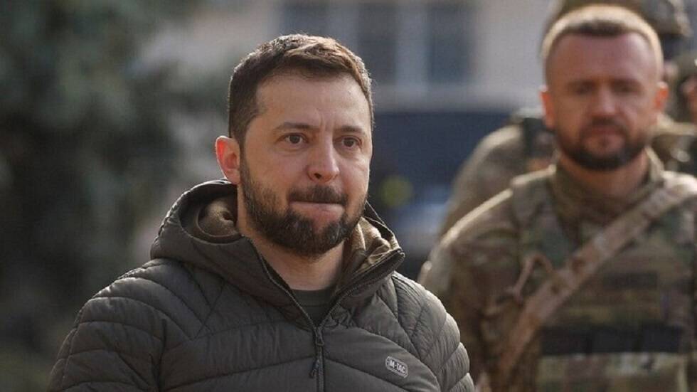 ضابط روسي: الغرب يركز على صحة زيلينسكي العقلية واحتمال إنتحاره