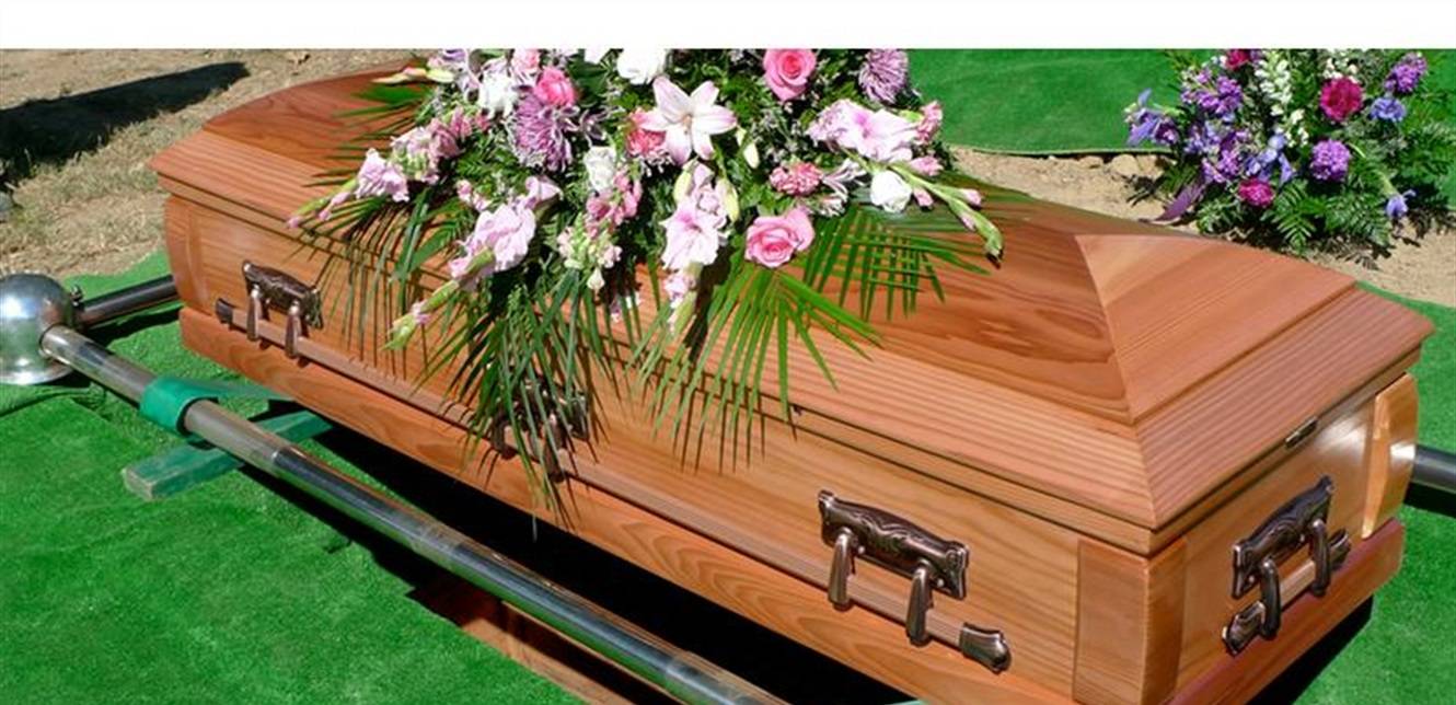 خلال جنازتها... اكتشفوا انها على قيد الحياة