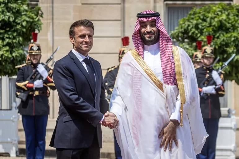 ماكرون وبن سلمان يبحثان العلاقات الثنائية وملفات دولية وإقليمية