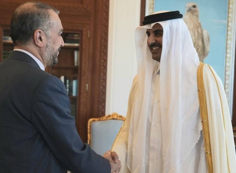 أمير عبد اللهيان يلتقي أمير قطر في الدوحة