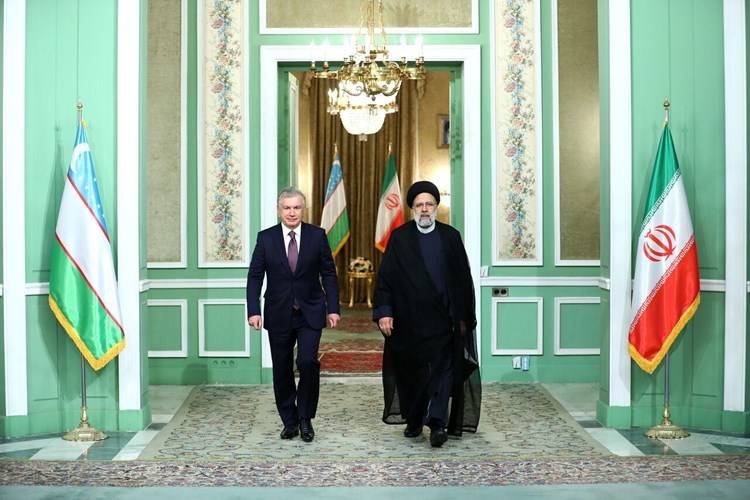 إيران وأوزباكستان توقّعان 11 وثيقة تعاون ثنائي