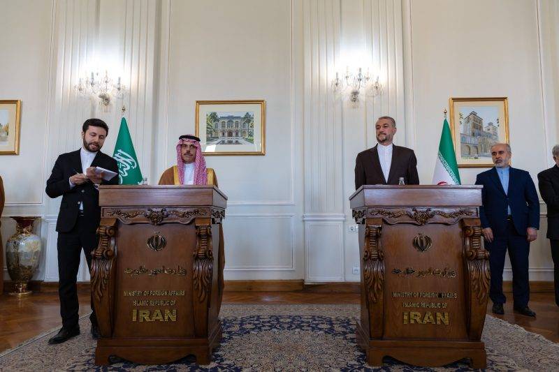 بن فرحان في طهران: العلاقة الطبيعية هي الأصل