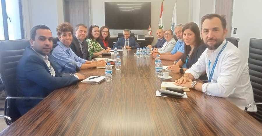 الخليل يرأس اجتماع عمل مع منظمات دولية