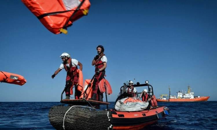 فقدان 12 مهاجراً ومقتل 3 في غرق قواربهم قبالة تونس
